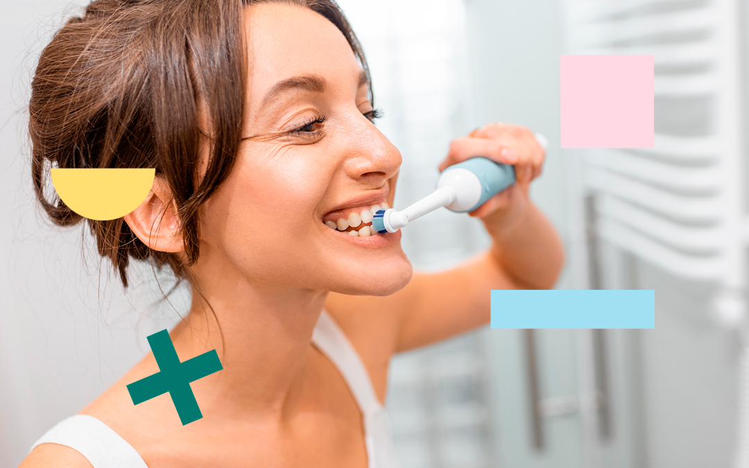 como cepillarse los dientes con cepillo electrico